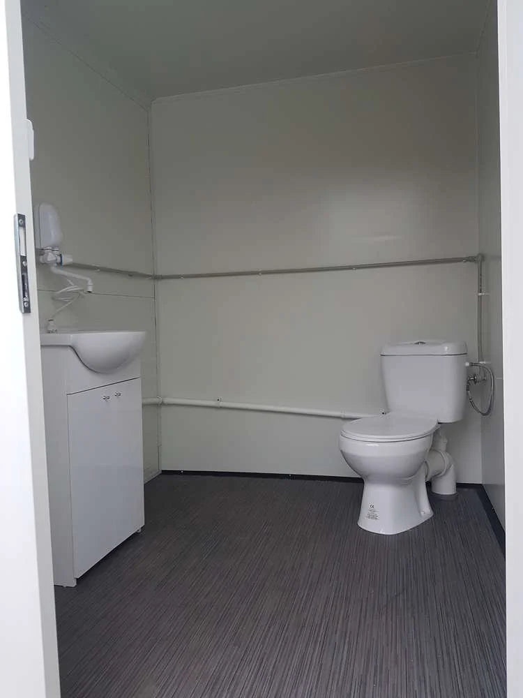 Reboque sanitário com casa de banho dupla 3,50x2m 750kg