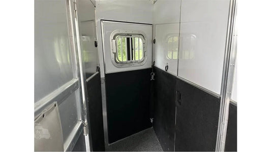 3 reboques para cavalos LQ Featherlite 2023