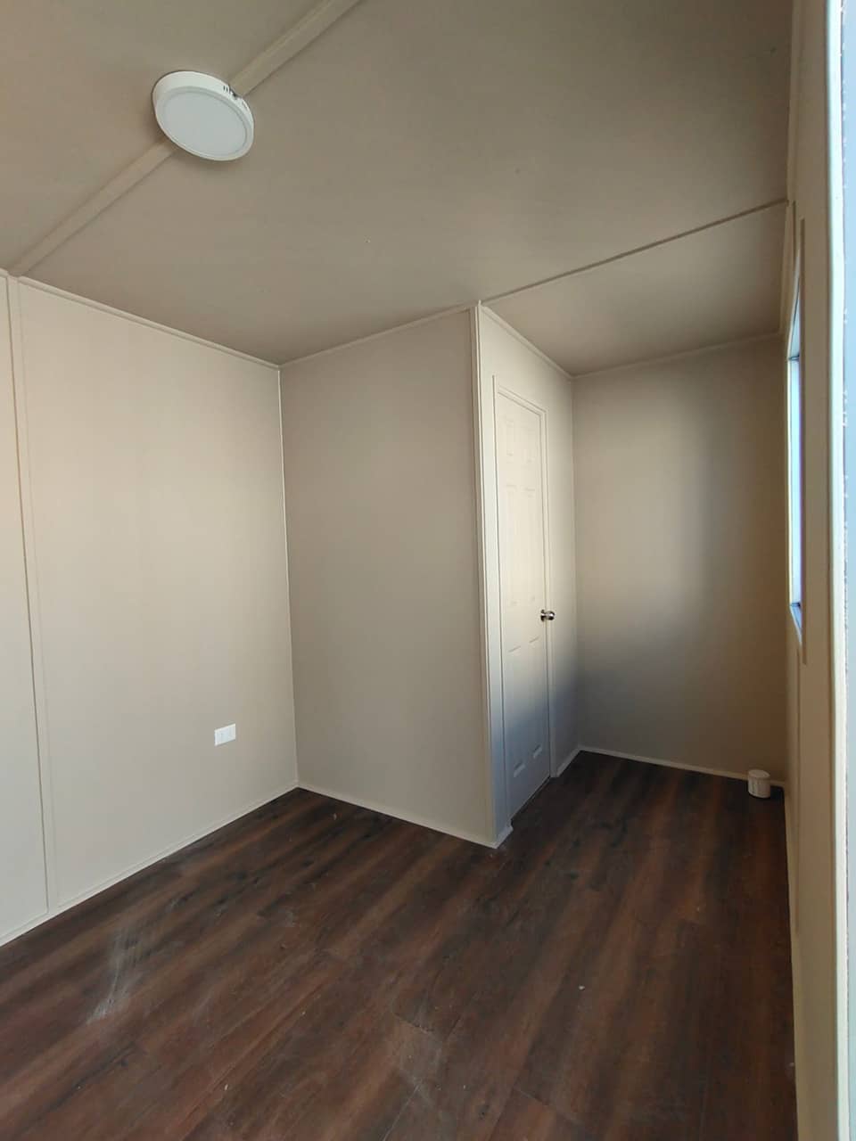 Módulo de escritório com casa de banho, com 20 pes de comprimento. (Ref: 1101)