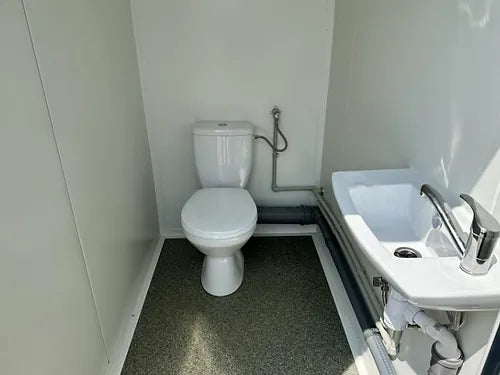 Contentor sanitário com 3 cabines (Ref: S2107)