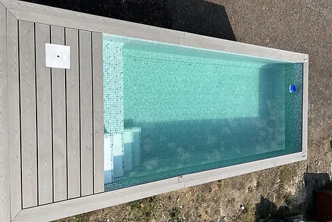 Piscina contentor de 20 pés, cinzento antracite, com função de natação contra correntes.